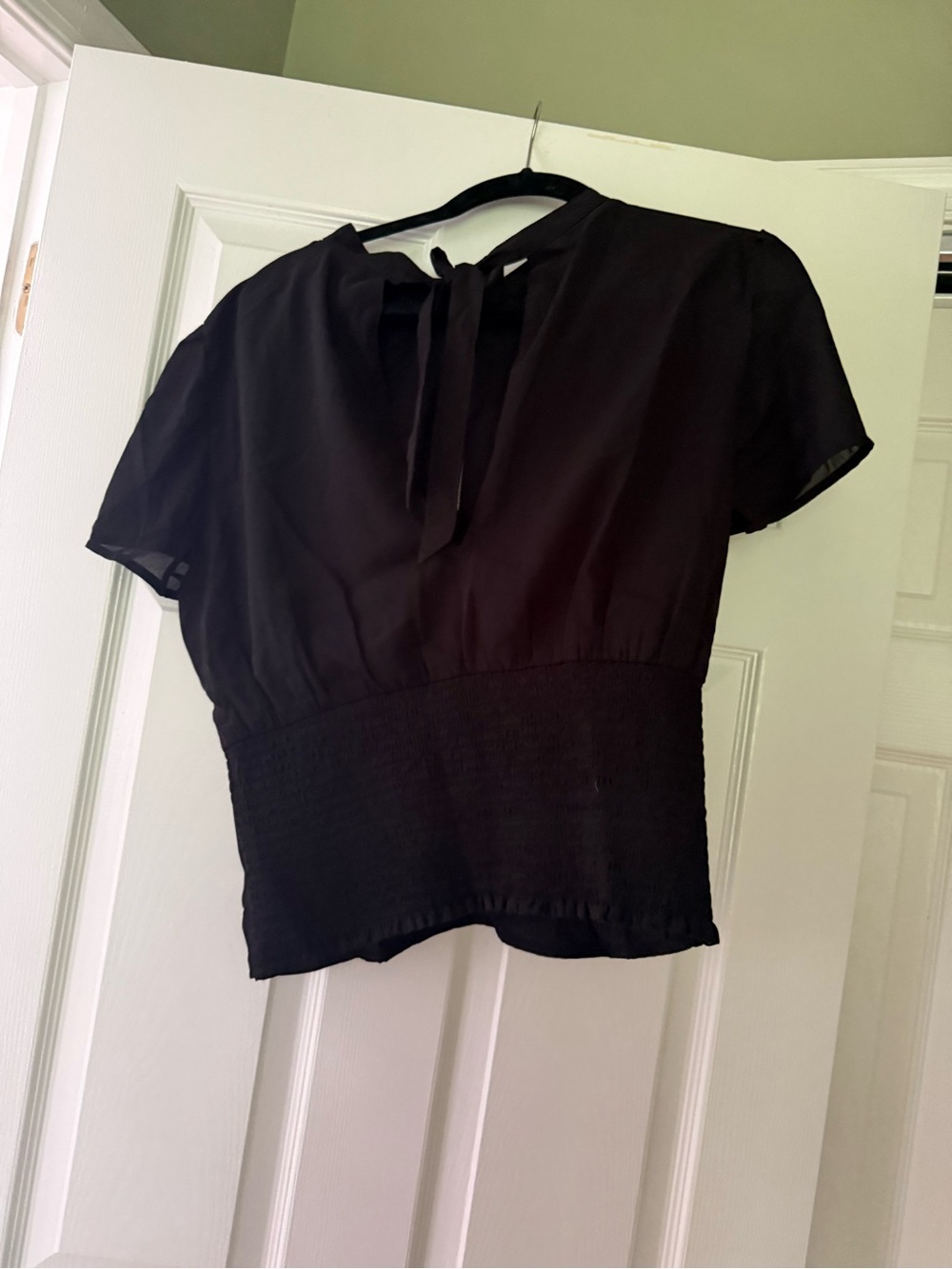 Abercrombie & Fitch Black Short Sleeve Tie-Back Smocked Waist Top